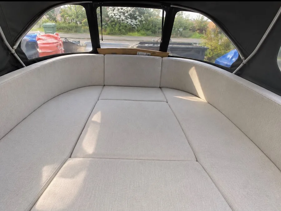 Vernieuwde kussenset in een open boot